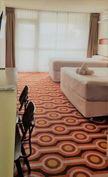 Deluxe Room, Smoking, Pool Access