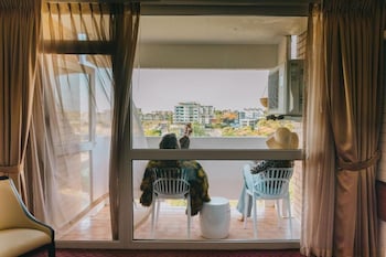 Deluxe Room, Partial Ocean View