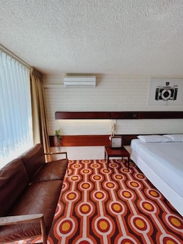 Deluxe Room, Partial Ocean View