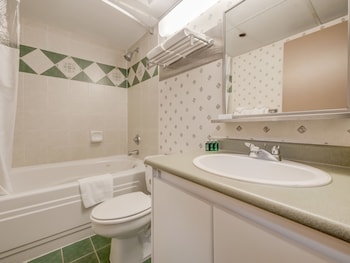 Standard Room, 1 Queen Bed