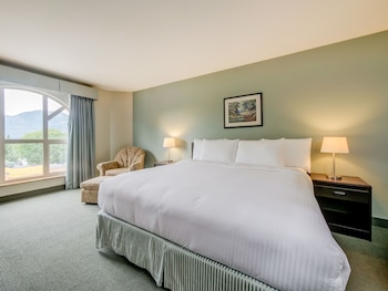 Deluxe Room, 1 King Bed on Lake Side