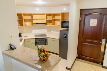 Executive Studio Suite, 1 King Bed, Kitchen