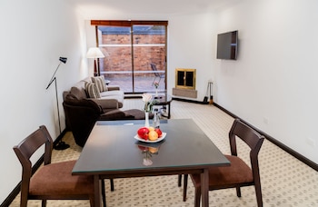 Business Suite, 1 King Bed, Kitchen