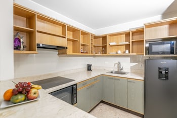 Business Room, 1 King Bed, Kitchen