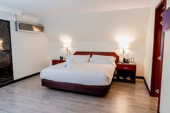 Grand Suite, 1 King Bed, Hot Tub