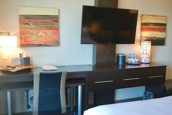 Suite, 1 Queen Bed with Sofa bed