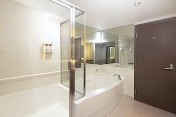 Suite, 1 King Bed with Sofa bed
