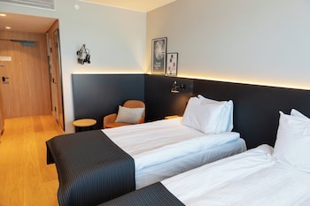 Standard Room, 2 Twin Beds (Top Floor)