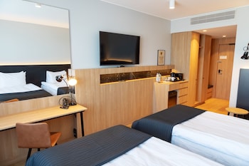 Standard Room, 2 Twin Beds (Top Floor)