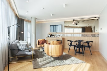 Suite, 1 Bedroom (Living Area)