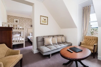 Family Room (2 Adults + 2 Child)