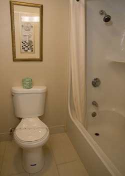 3 Queen Bed Suite - Non Smoking