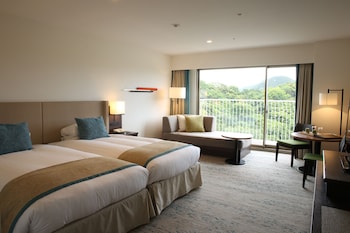 [High Floor] Superior Twin Room with Balcony, Non Smoking