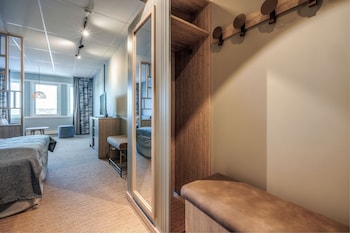 Deluxe Double Room, 1 Double Bed with Sofa bed, Non Smoking