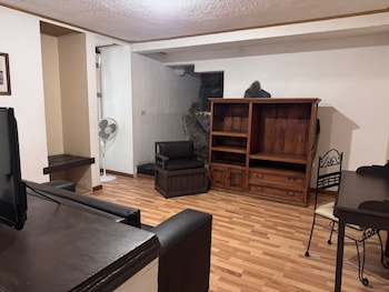 Room (Dog Friendly)