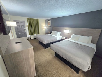Room, 2 Queen Beds, Accessible, Smoking