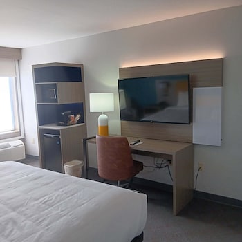 Standard Room, 1 King Bed, Non Smoking
