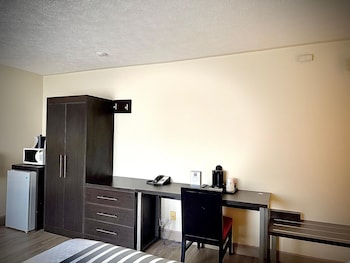 Standard Room, 2 Queen Beds, Non Smoking, Refrigerator