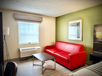 Standard Room, 1 Queen Bed, Non Smoking, Refrigerator