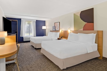 Room, 2 Queen Beds, Accessible, Bathtub (Mobility)
