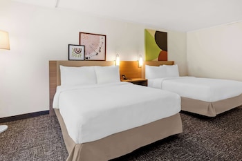 Room, 2 Queen Beds, Accessible, Bathtub (Mobility)