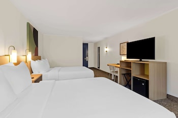 Room, 2 Queen Beds, Accessible, Bathtub (Mobility)