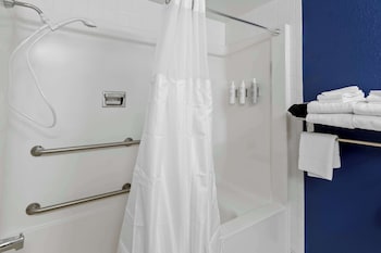 Room, 2 Queen Beds, Accessible, Bathtub (Mobility)