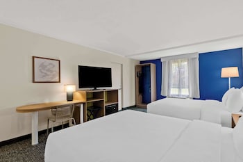 Room, 2 Queen Beds, Accessible, Bathtub (Mobility)