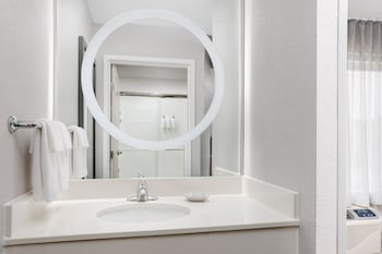 Suite, Multiple Beds, Accessible Bathtub (Transfer Shower)