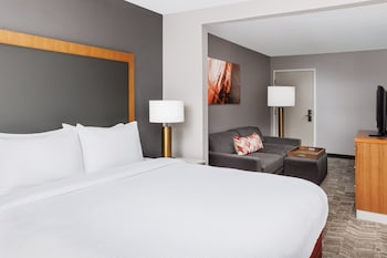 Suite, Multiple Beds, Accessible Bathtub (Transfer Shower)