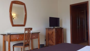 Standard Room, 2 Twin Beds, City View