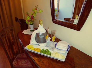 Classic Suite, 1 Queen Bed, Balcony, Sea View