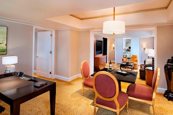 Suite, 1 Bedroom, City View (Ambassador Suite)