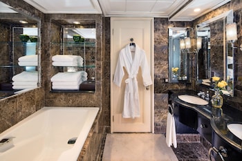 Deluxe Room, 2 Twin Beds, City View