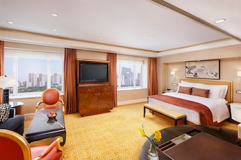 Deluxe Studio, 1 King Bed, City View