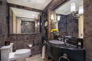Executive Room, 2 Twin Beds, City View