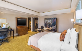 Executive Room, 1 King Bed, City View