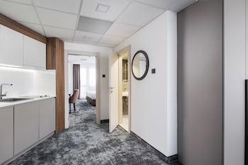 Deluxe Suite, Pool Access