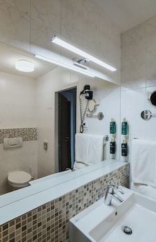 Classic Double or Twin Room, Pool Access