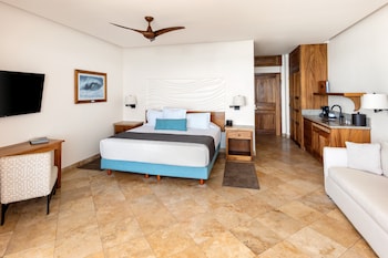 Design Room, 1 King Bed with Sofa bed, Oceanfront