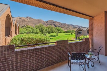 Room, 1 King Bed, Mountain View