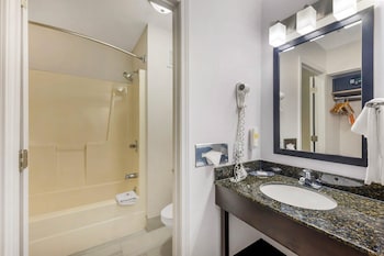 Room, 1 King Bed, Kitchenette