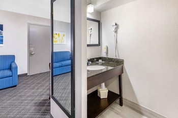 Room, 1 King Bed (1-Person Sofabed)