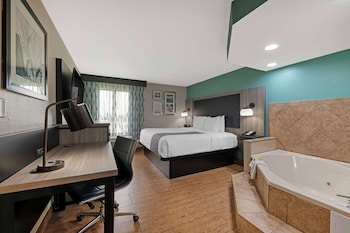 Suite, 1 King Bed, Non Smoking, Jetted Tub