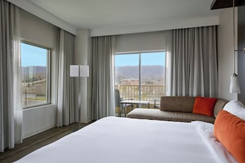 Room, 1 King Bed, Balcony