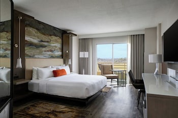 Room, 1 King Bed, Balcony