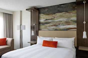 Room, 1 King Bed, Corner (Hearing Accessible)