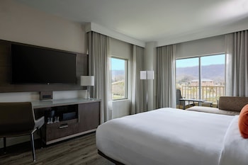 Room, 1 King Bed, Corner