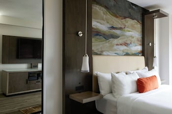Room, 1 King Bed, Corner
