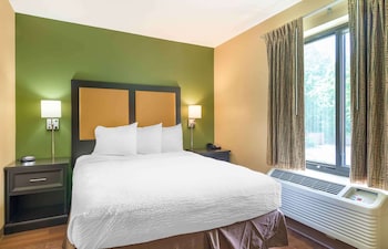 Deluxe Studio, 1 Queen Bed with Sofa bed, Non Smoking